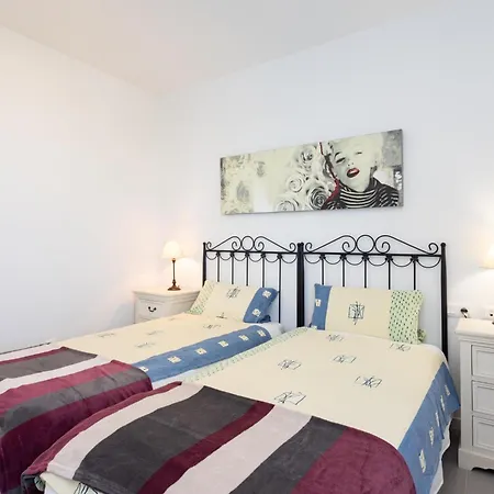 Ek Rodelas Poris Apartamento